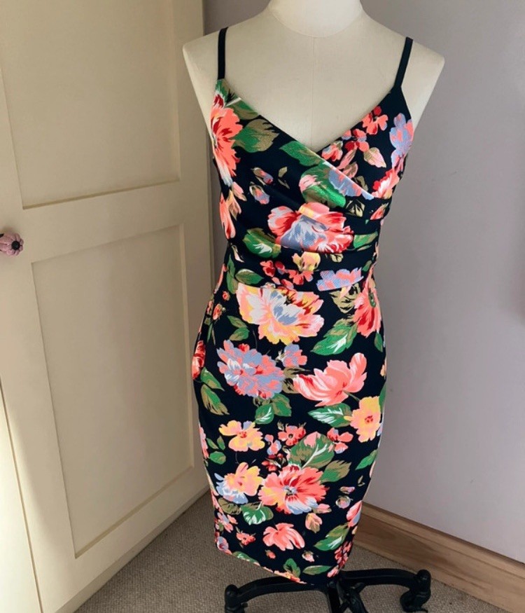 Stylish multicolour cross-over v-neck adjustable strap body con dress • size 10
