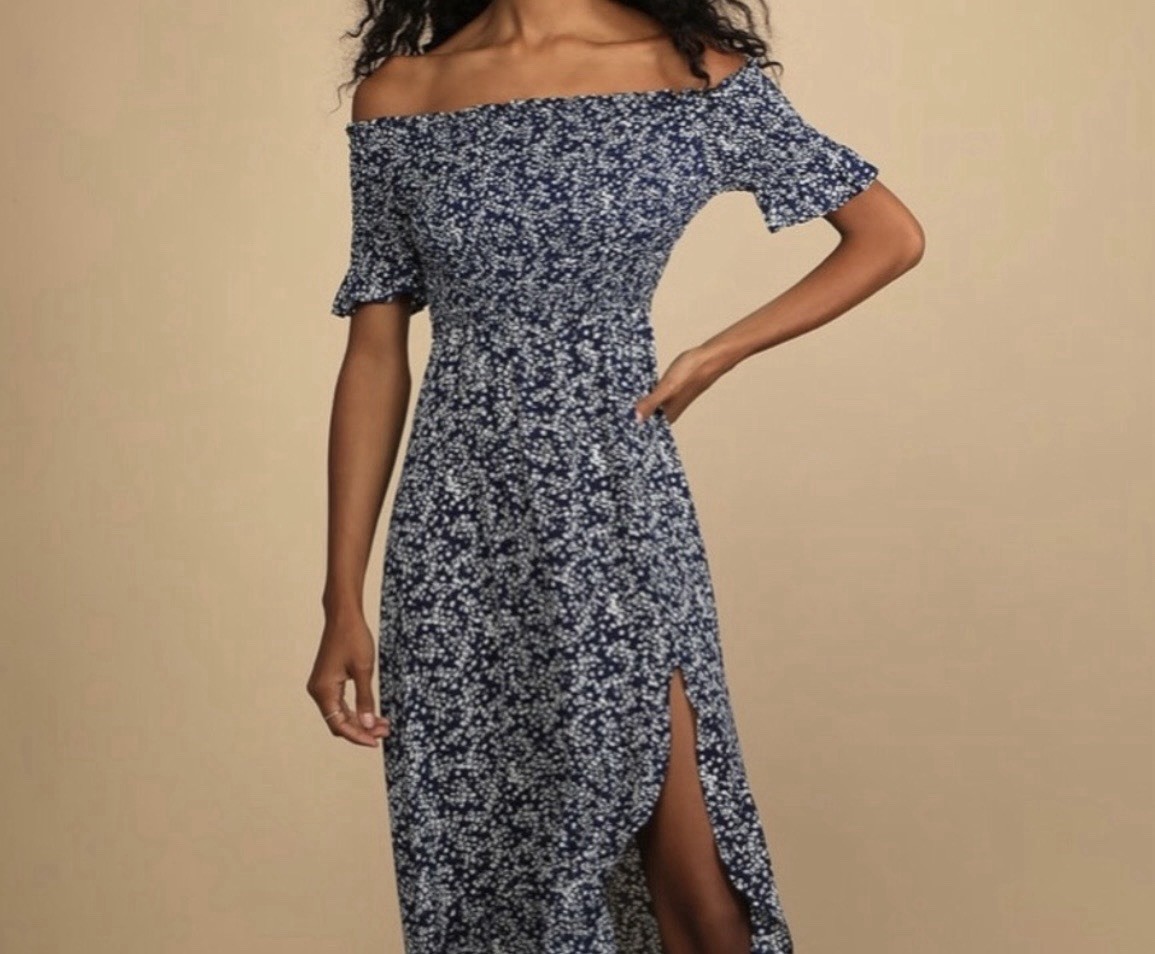 Lulus blue & white floral off shoulder smocked maxi dress – size S – slit – EUC