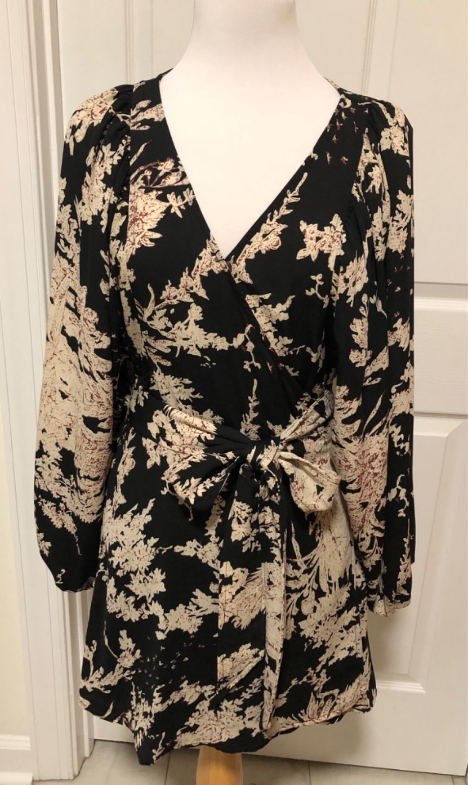 Bishop and Young Wrap Dress Sz M Black Cream Print Kennedy Work Dress Old Money