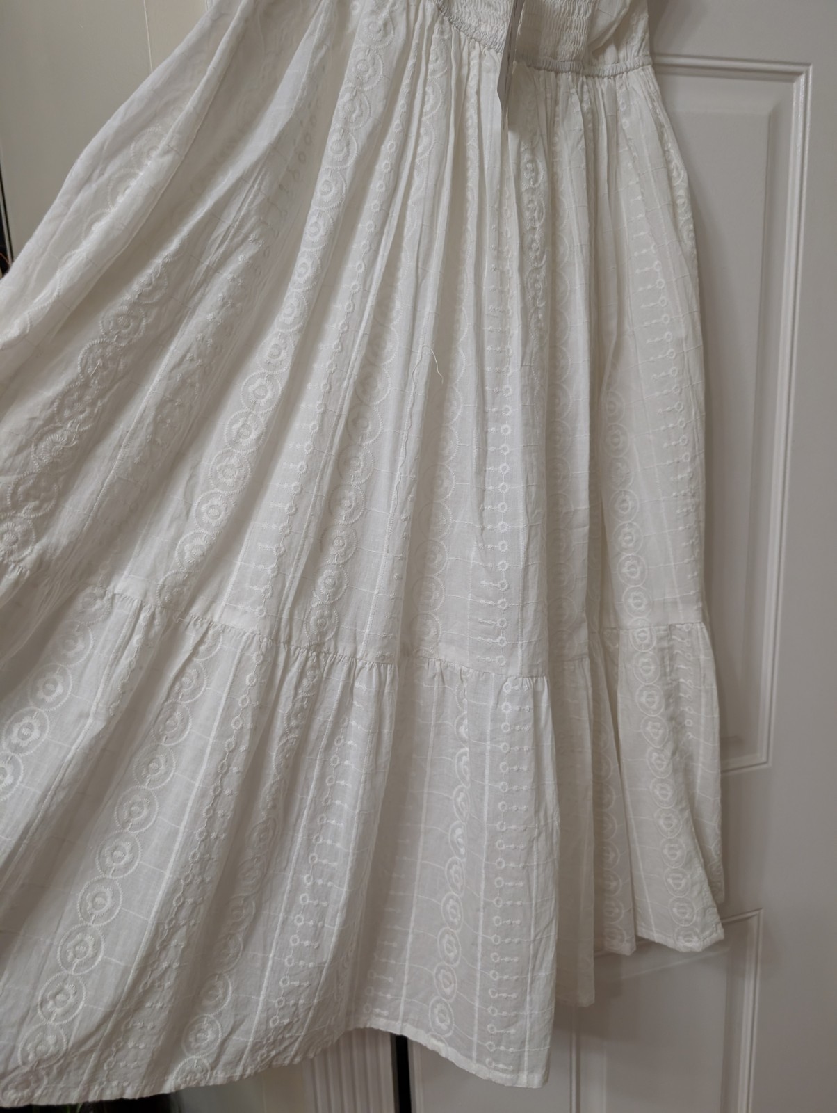 Oipunz White Solid V-Neck Smocked Tiered Midi Sundress Adjustable Straps S