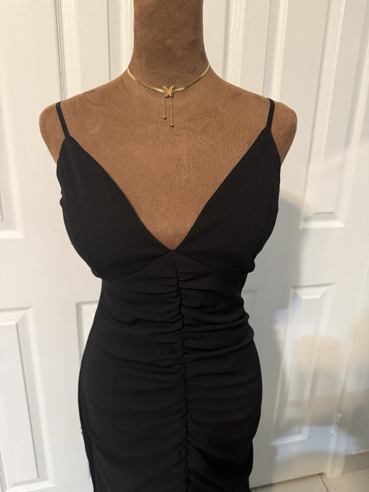 Windsor Black Solid V-Neck Ruched Lined Spaghetti Strap Bodycon Maxi Dress, M
