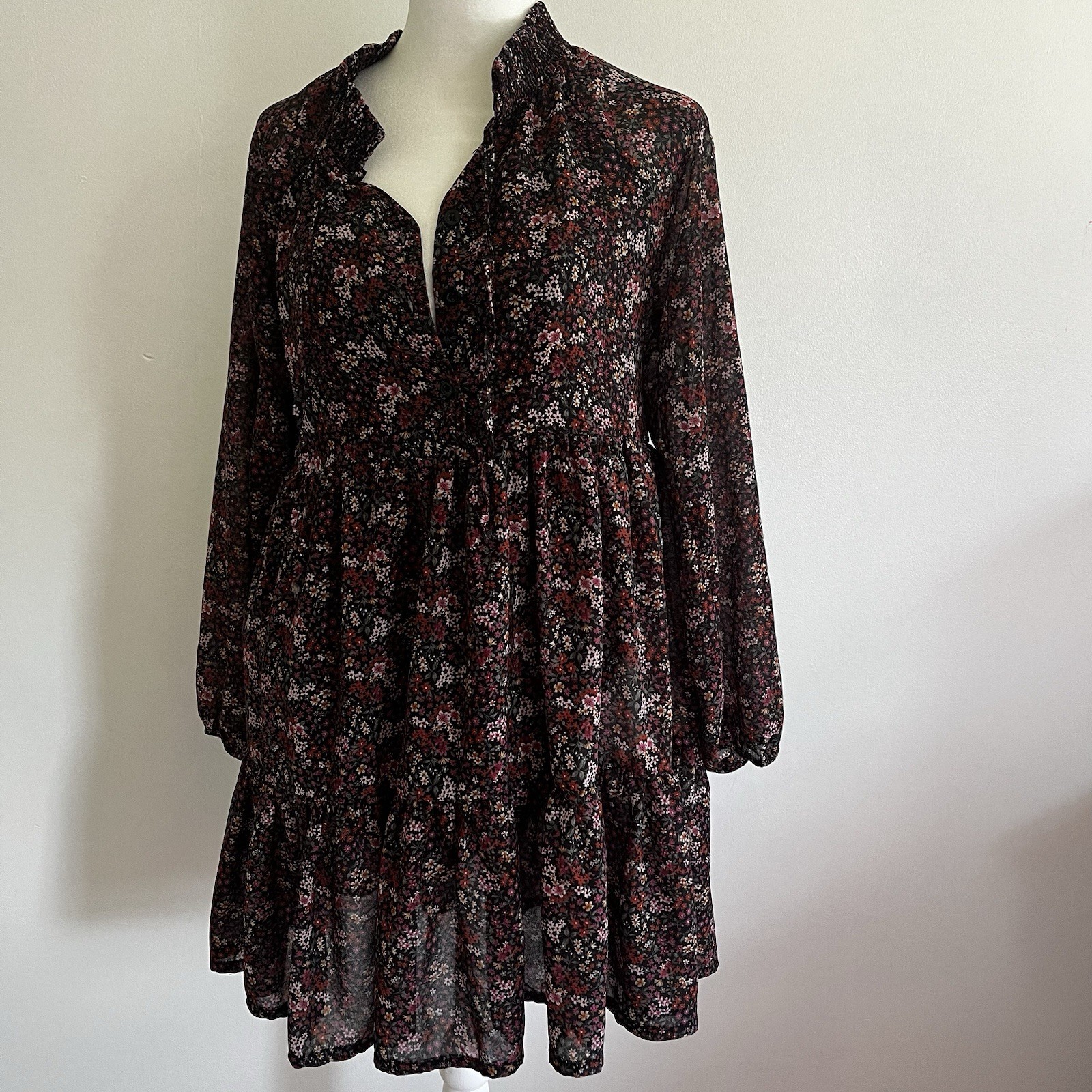 American Eagle XS Black Floral Chiffon Smocked Tiered Ruffle V-Neck Mini Dress