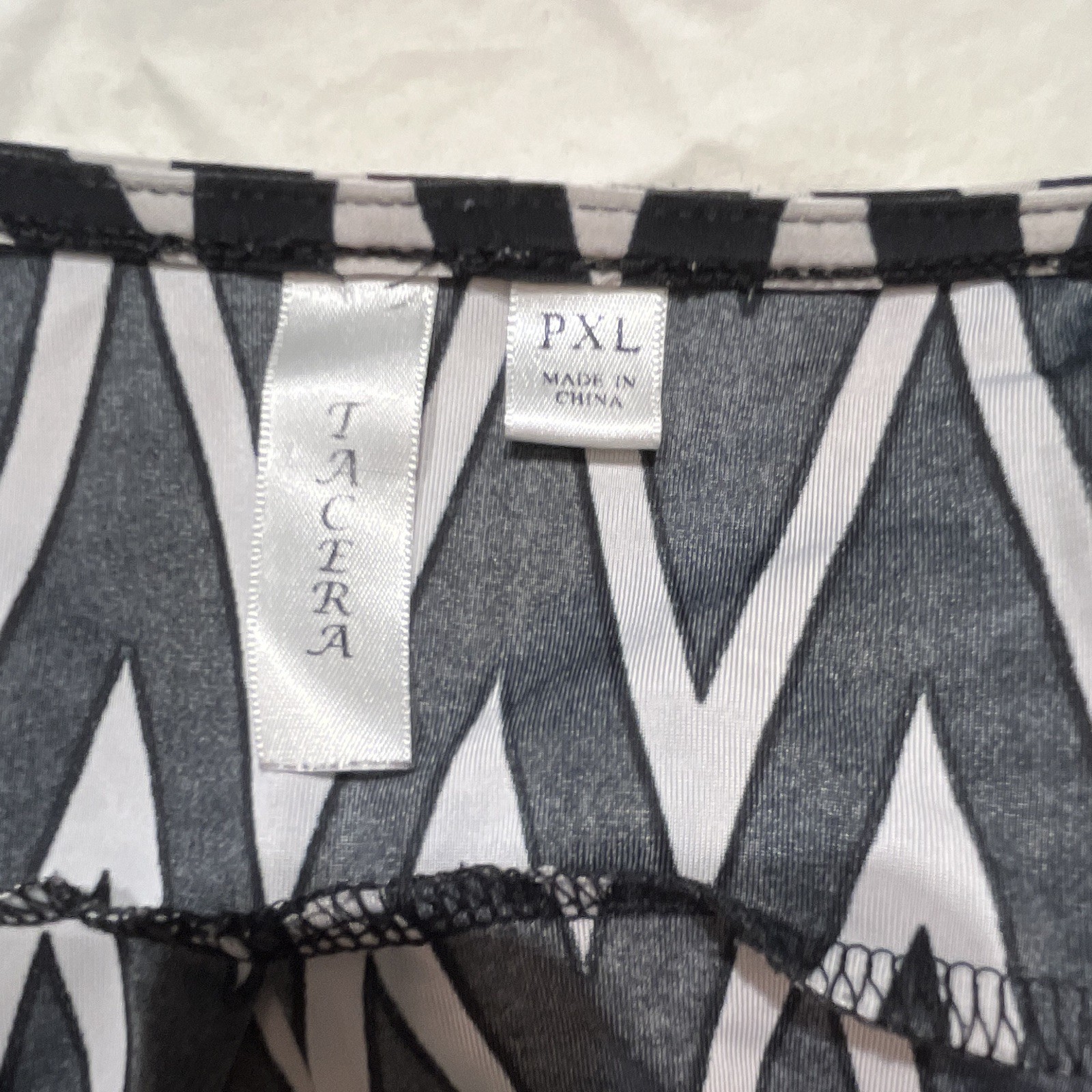 Tacera Womens PXL Petite Black White Chevron V-Neck 3/4 Shift Knee Pockets