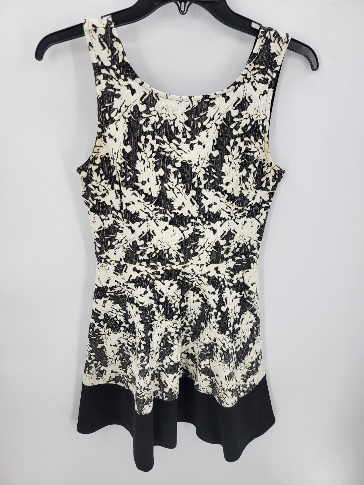Le Lis Anthropologie Dress Womens Medium Black Ivory Floral Sleeveless Boho Arts