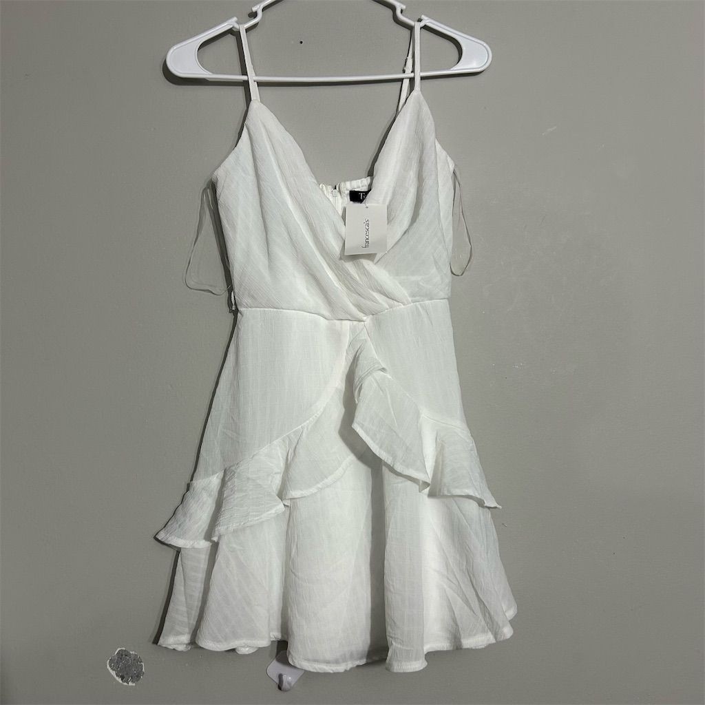 Trixxi Women’s XS White Ruffle Strappy V-Neck Short Dress NWT