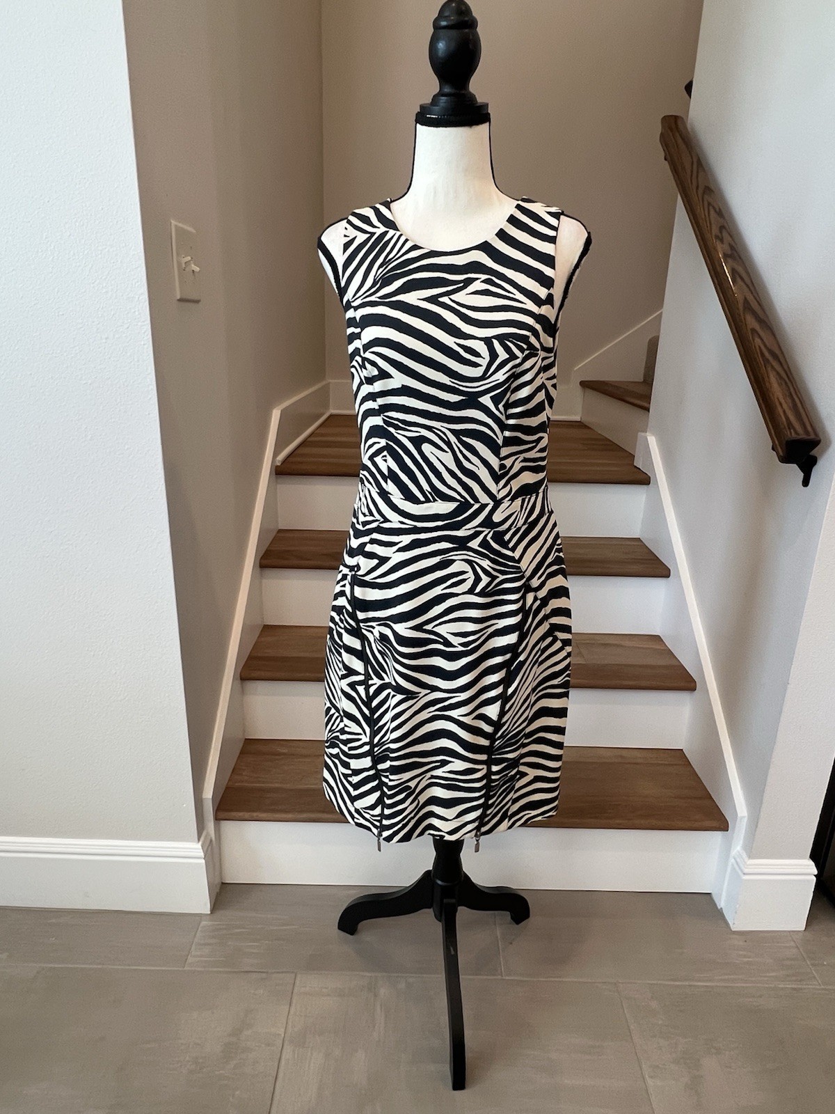Sleeveless Black And White Zebra Print Woman’s Dress Size 42 US M