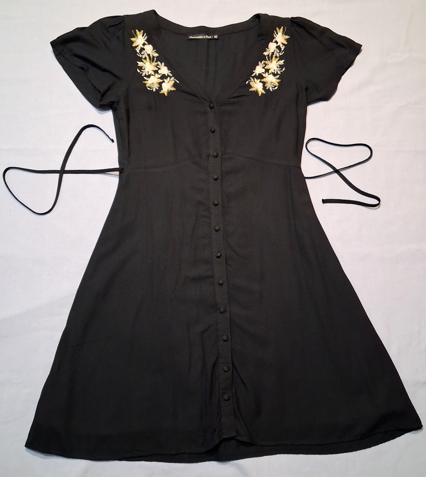 WOMENS ABERCEOMBIE AND FITCH BUTTON UP EMBROIDERED FLOWER 100% VISCOSE XS SMALL