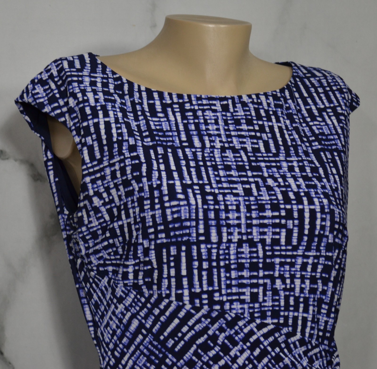 CHAPS Black Blue White Patterned Dress Large Slight Cap Sleeve Twist Waist