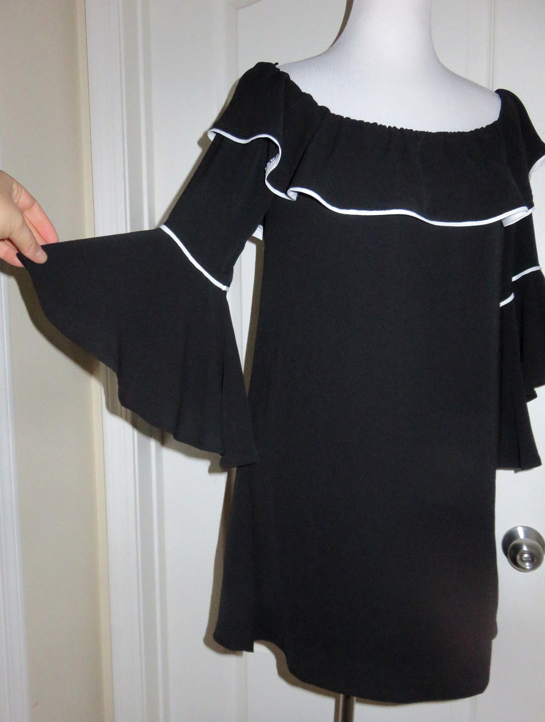 June & Hudson Black Ruffle Off Shoulders Dress Size Large NEW SALE