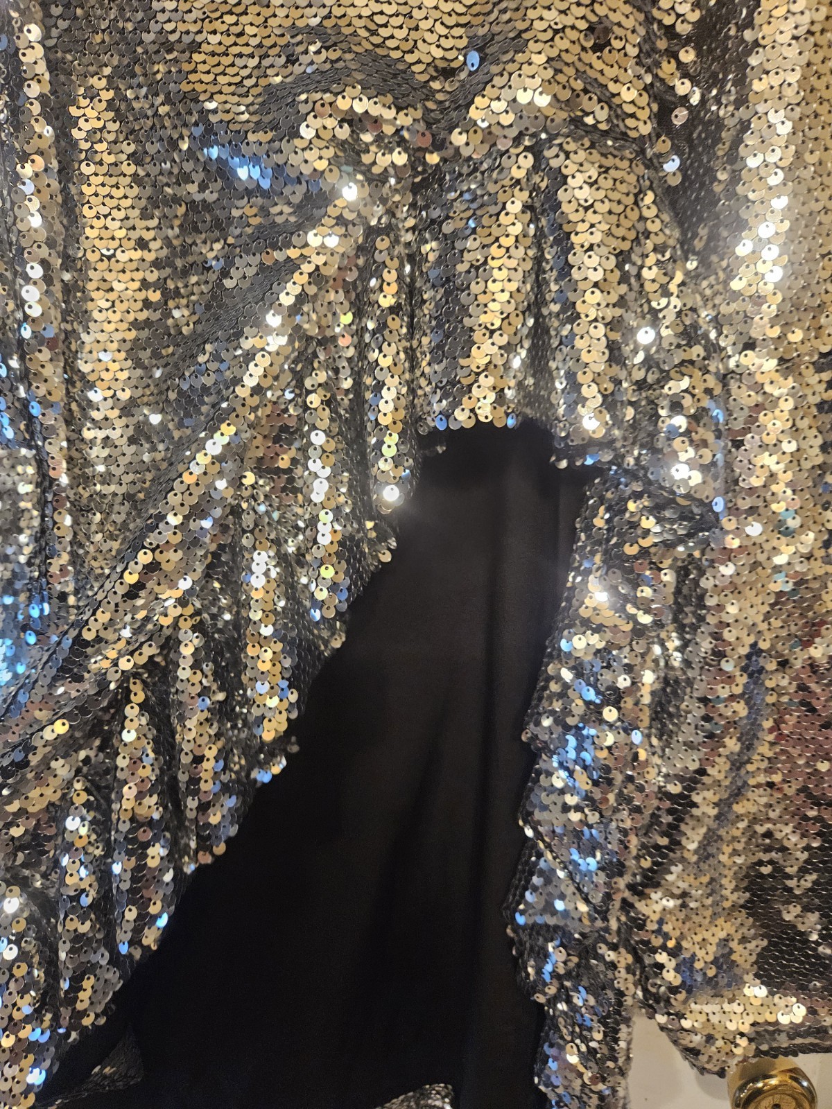 SEQUIN TOP OR DRESS SIZE LARGE ORIGINALLY 130.00 LONG SLEEVES NEW SILVER LINED