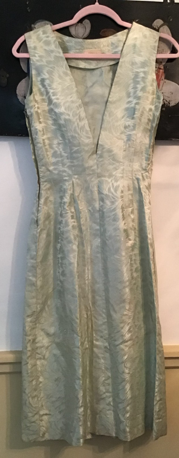 Vintage VOGUE SPECIAL DESIGN Plunging NECKLINE Sheath METAL ZIPPER