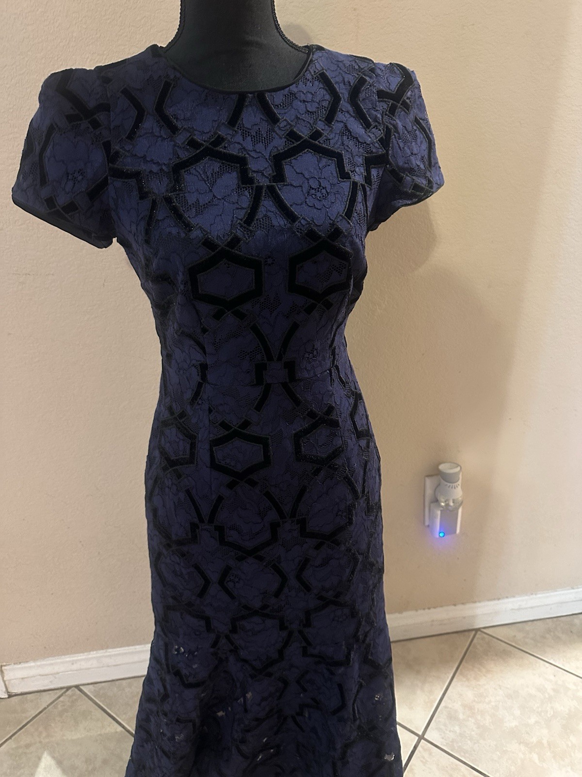 Features Round Neck Short Sleeves Back Zip Closure Midi Silhouette Women Dress
