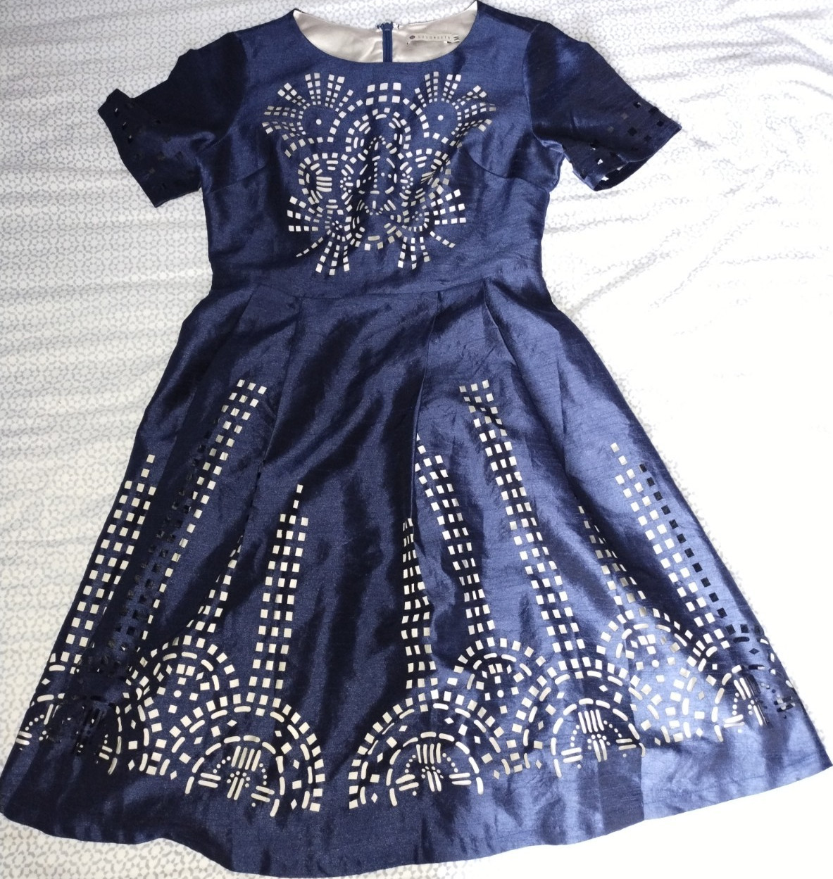 Susongeth Blue A-Line Short Sleeve Cut-Out Lined Knee Dress Round Neck Zip M