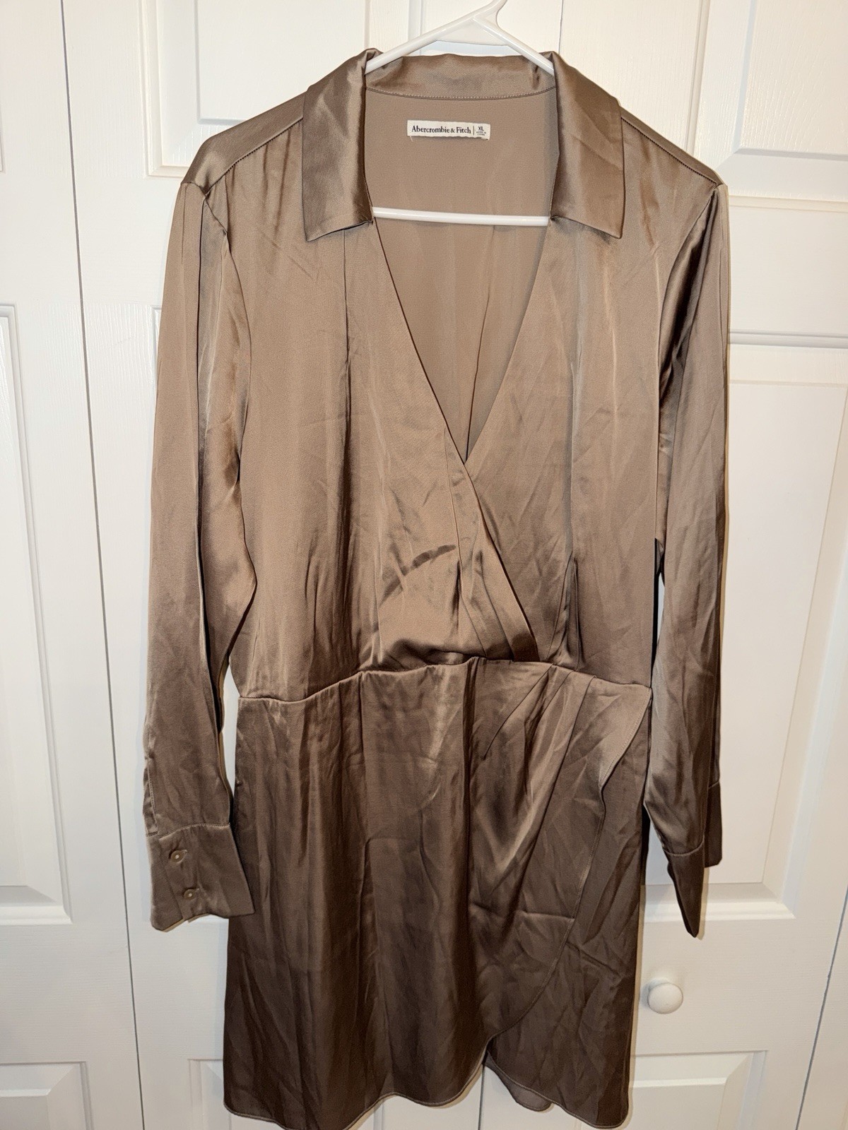 Abercrombie Fitch Satin Wrap Mini Dress XL Quiet Luxury Model Off-Duty Holiday