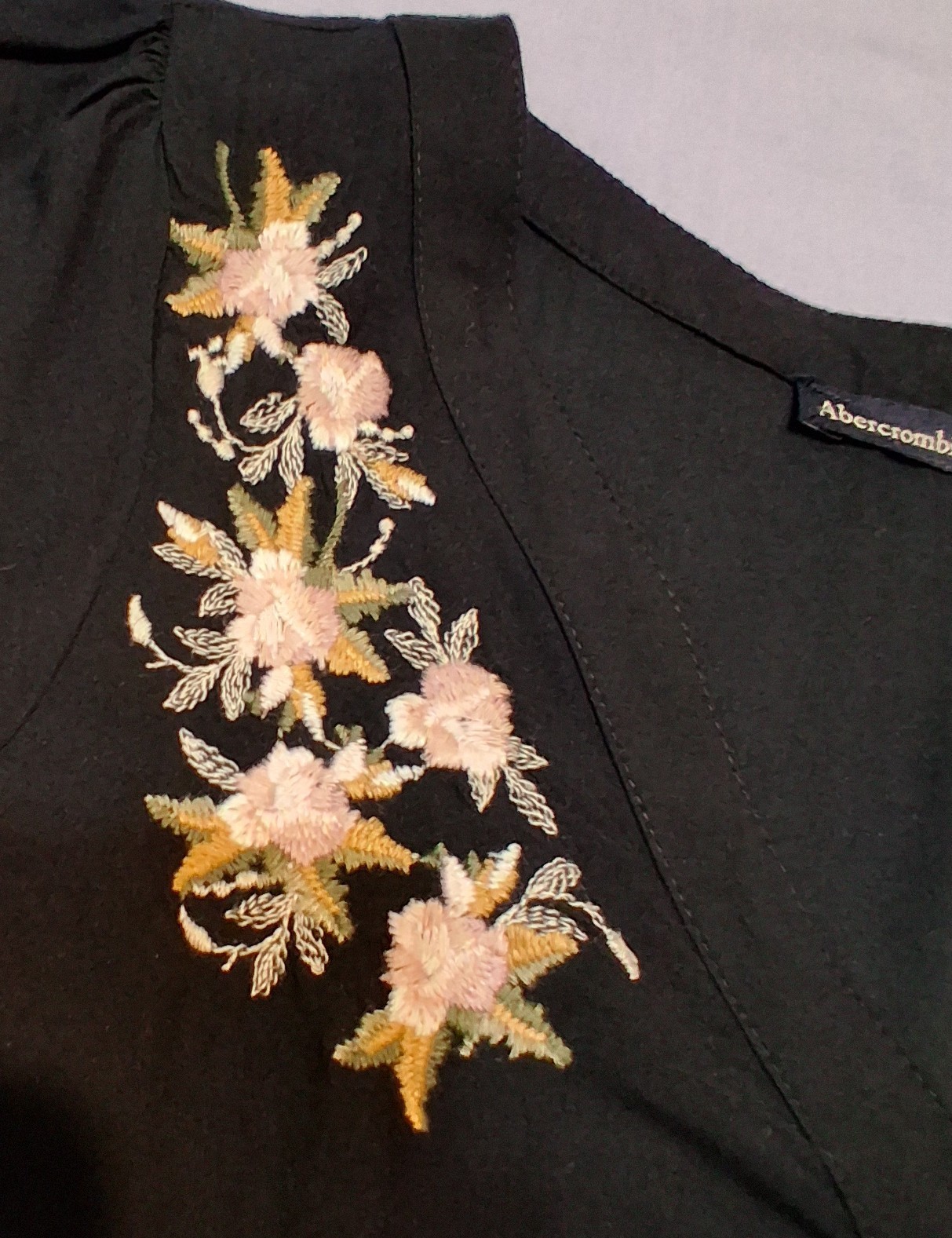 WOMENS ABERCEOMBIE AND FITCH BUTTON UP EMBROIDERED FLOWER 100% VISCOSE XS SMALL