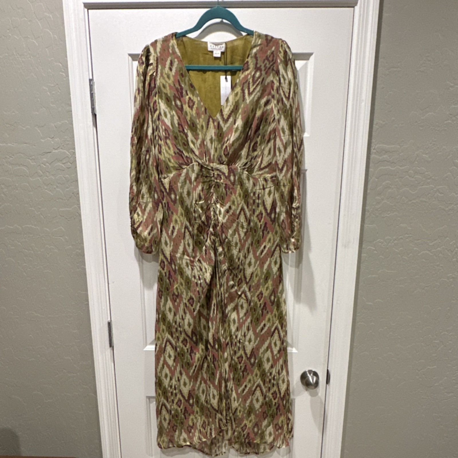 Velvet by Graham & Spencer Green Beige Pink Geometric Ruched V-Neck Midi Dress L