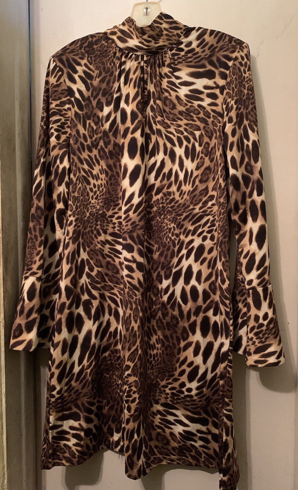 💥I.N.C Leopard Print Dress Two Buttons Behind Neck Bell Sleeves.