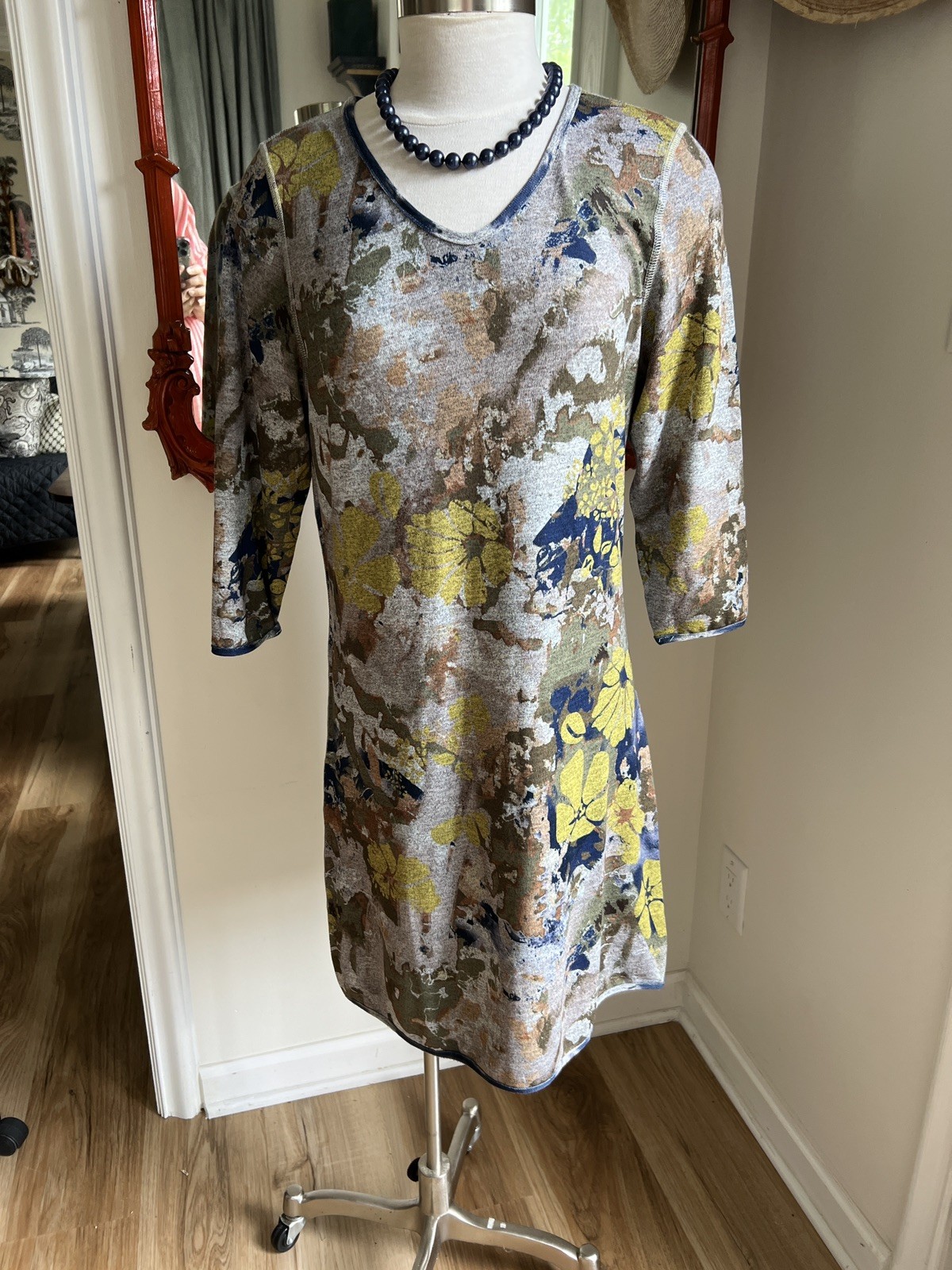 NEW Reversible Knit Slight V Neck Bracelet Sleeve Dress Size Small