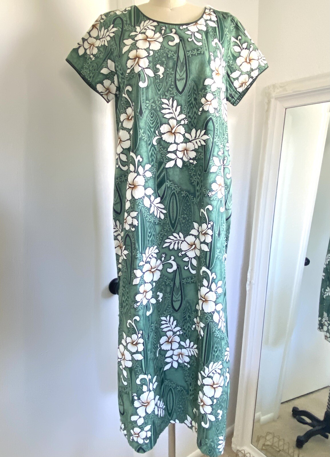 Pristine Vintage Island Aloha Wear Hawaiian Surf hula muumuu dress size large