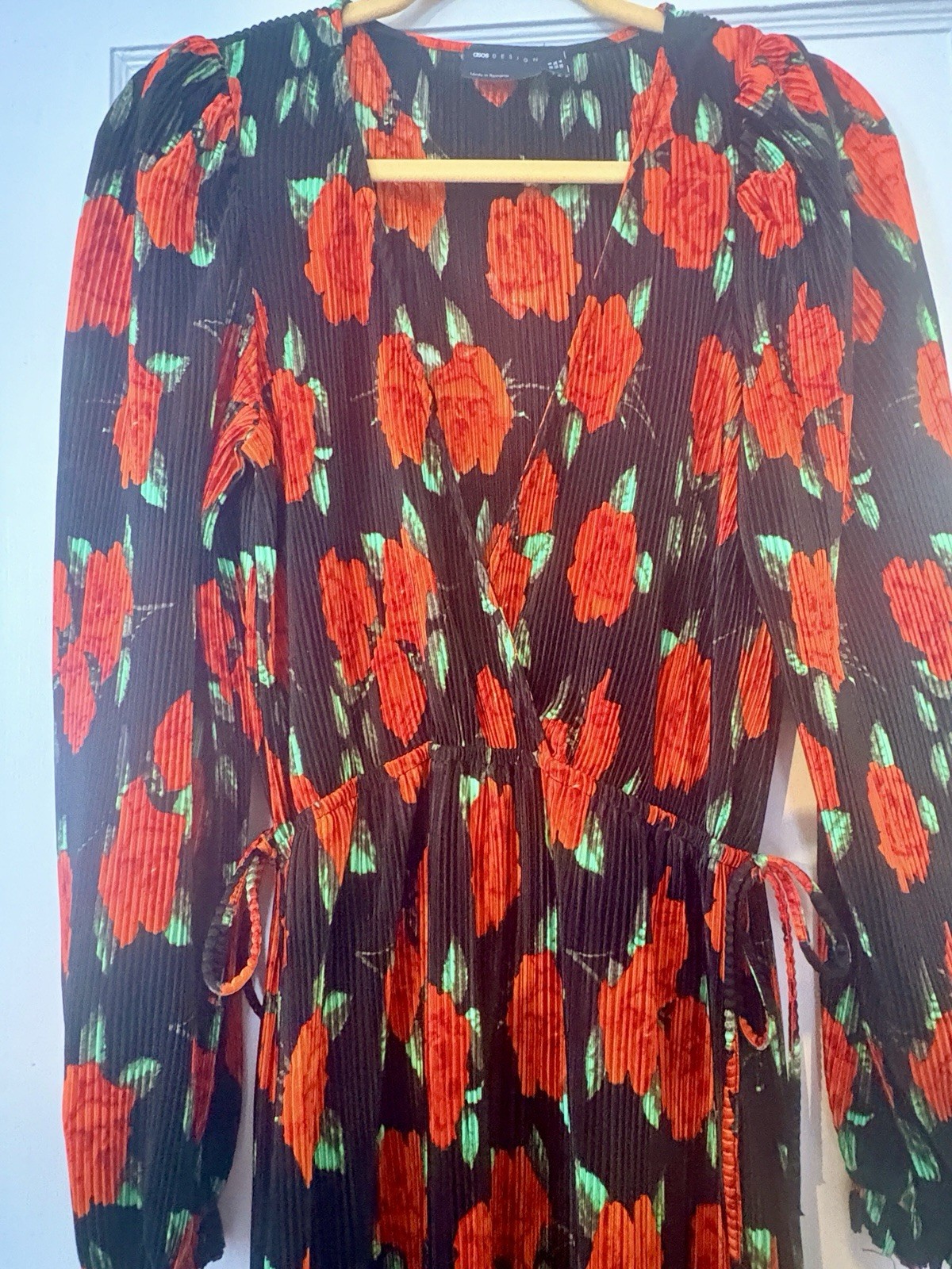 ASOS DESIGN Black Red Green Floral Pleated A-Line V-Neck Long Sleeve Midi 4