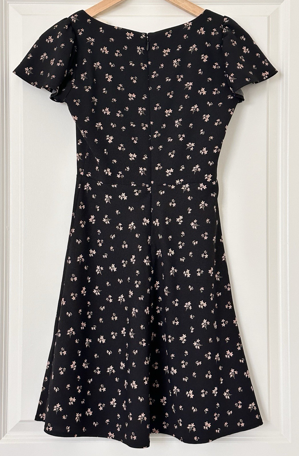 Levi’s Black Floral V-Neck Flutter Short Sleeve Fit & Flare Short Dress Sz XS