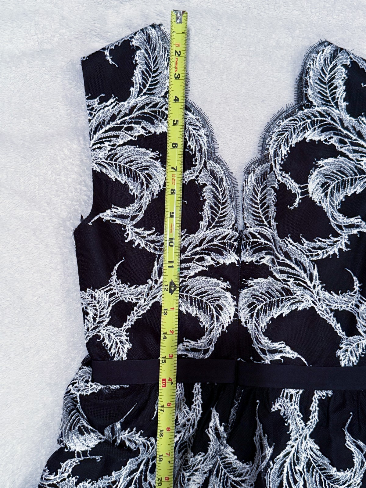 BCBG MaxAzria Dress – Black & White Lace Fit