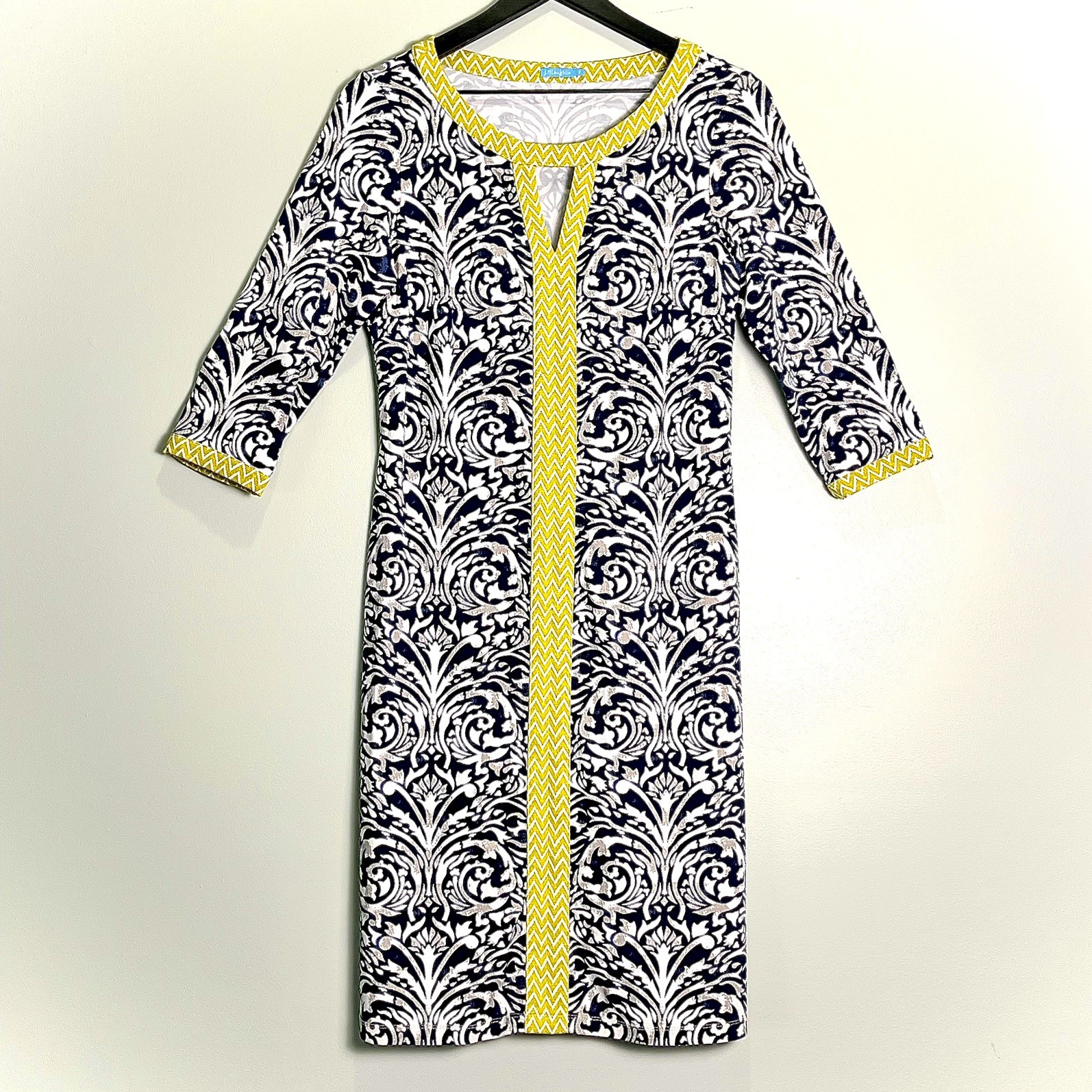 J. MCLAUGHLIN Catalina Cloth Dress Blue White Scroll Yellow Cheveron Size Small