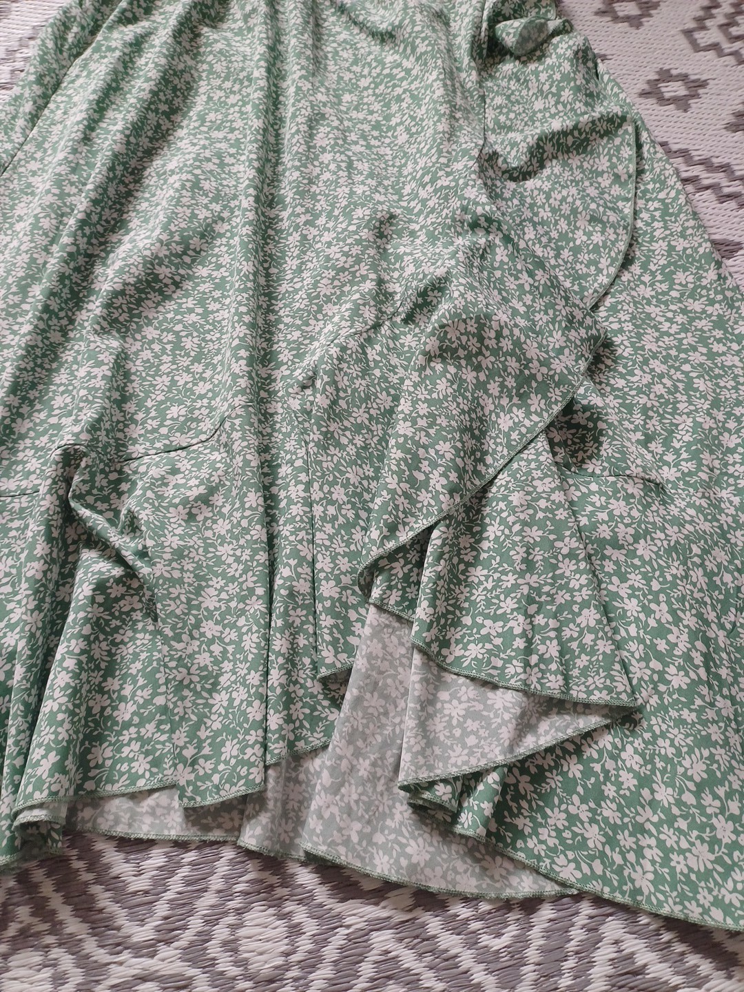 Pretty green white Floral Ruffle Waterfall Floaty 👗 Dress 1XL 2XL Curve 18 20