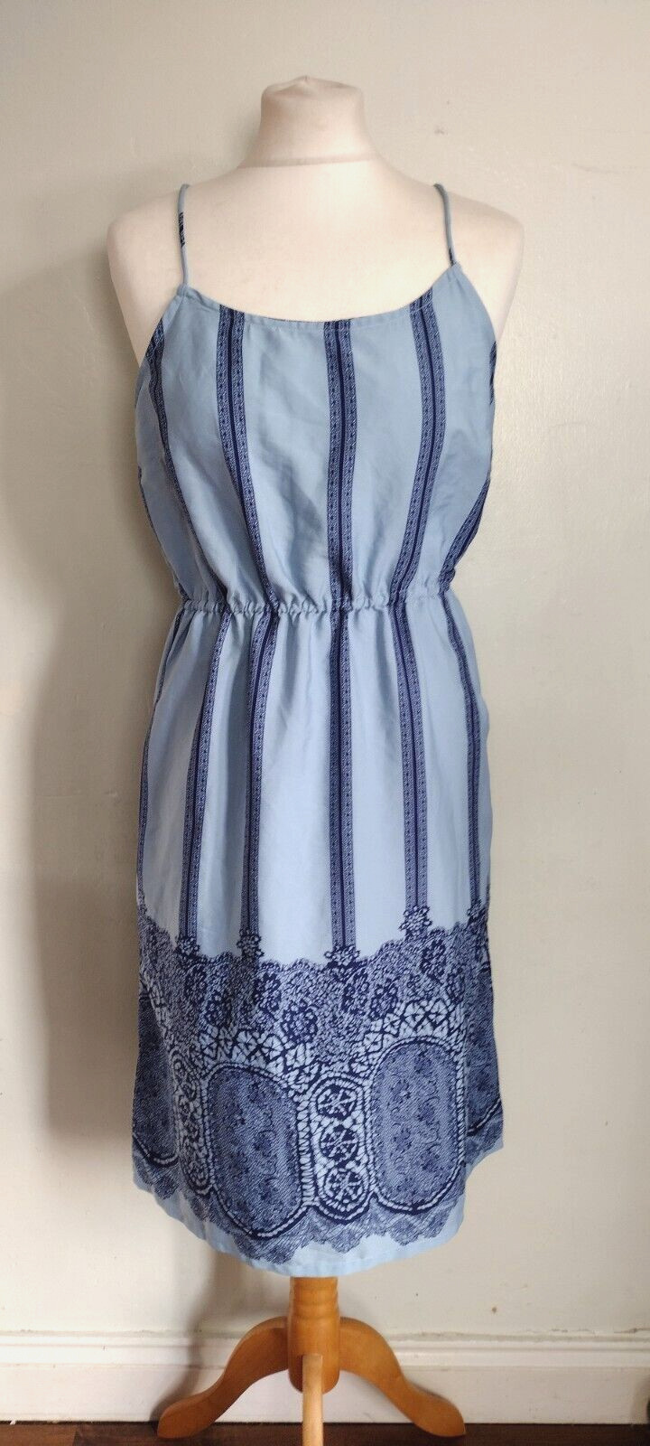 KUSHI Size 10 Light BLUE Pattern Lightweight Sleeveless DRESS