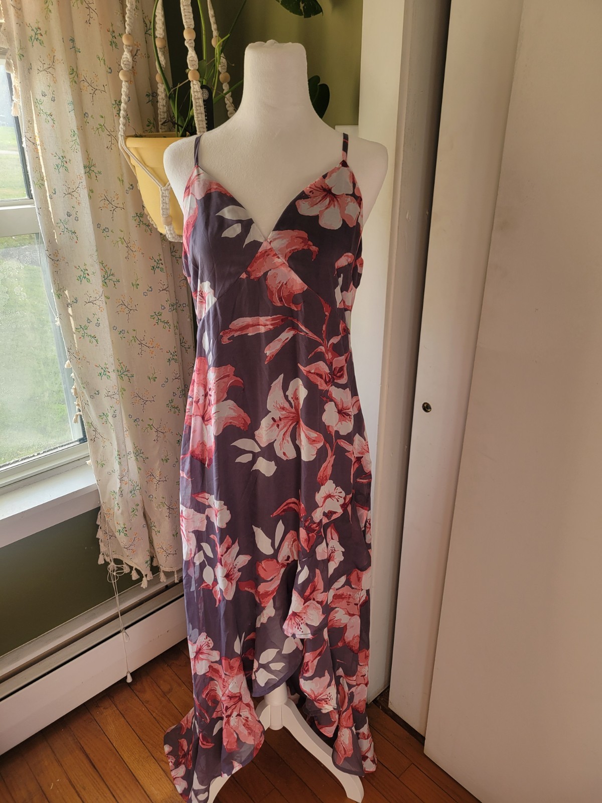Lulu’s Purple Floral Maxi Dress V-Neck Adjustable Spaghetti Straps Size L