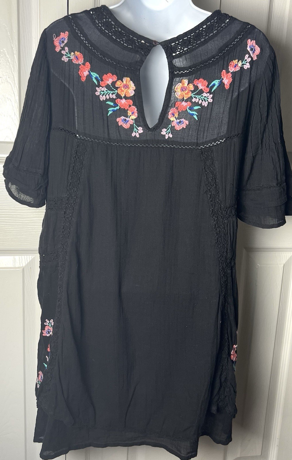 FREE PEOPLE Black Embroidered Floral Mini Tunic Dress Boho Crinkle Gauze Short