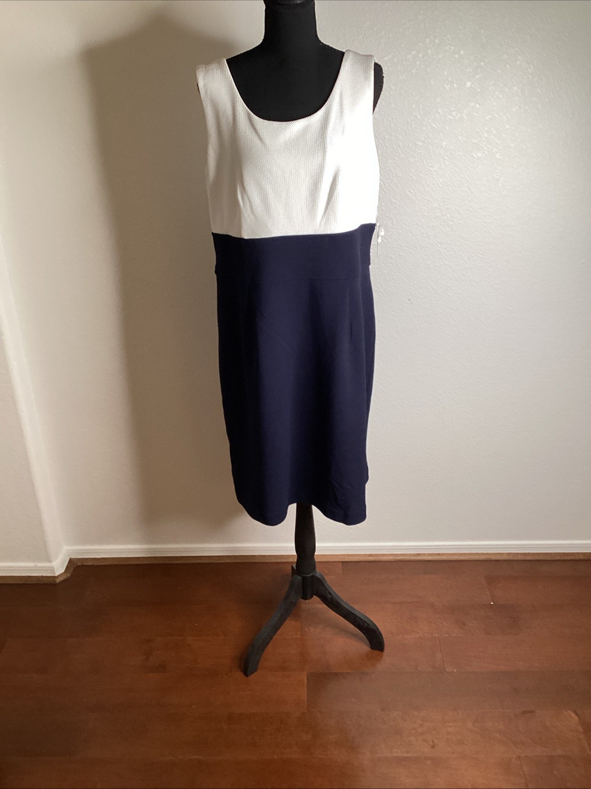 Studio One New York Women’s Sleeveless Navy And White Dress Size 16