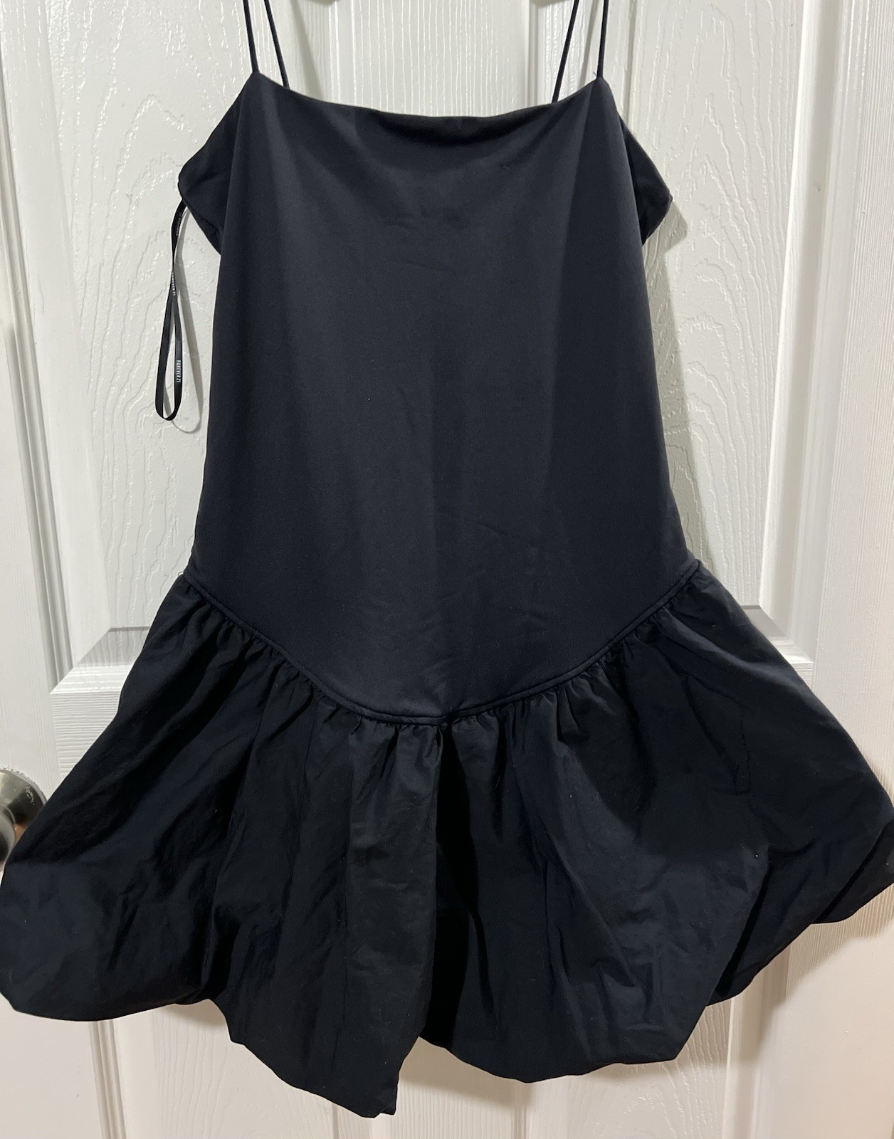 Forever 21 Poplin Balloon Bubble Hem Mini Dress in black. Spaghetti Straps. Sz M