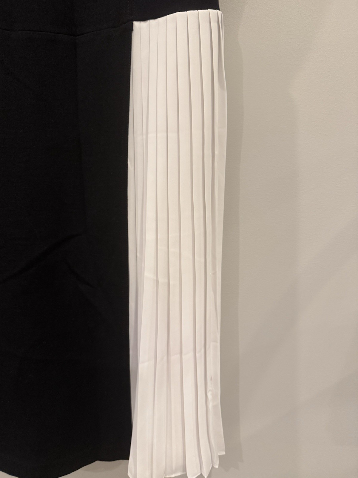 St. John Collection Colorblock Knit Knee Length Dress Pleated Side Panel Size 14