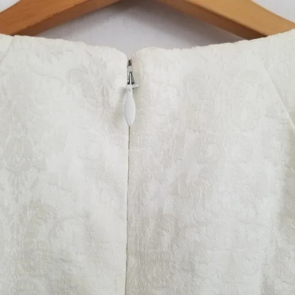 READ – NWT Eva Mendes New York & Company White Damask Mini Dress Size 6