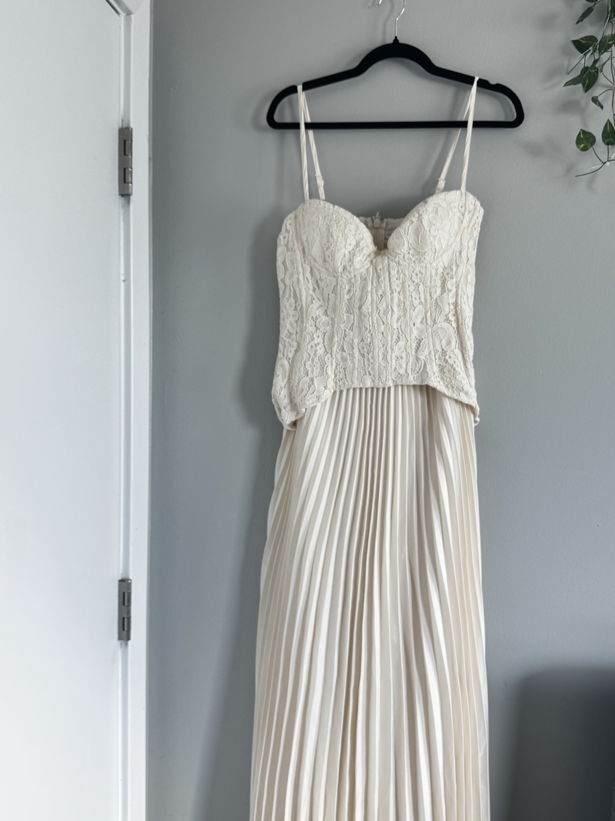 Fashion Nova Ivory Solid Lace Sweetheart Spaghetti Strap Pleated Zip Midi S