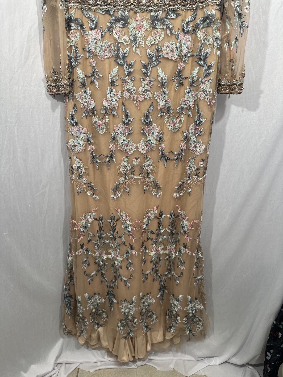 NWT $798 Mac Duggal [ 14 ] Floral Embroidered Long Sleeve Trumpet Gown Nude Q624
