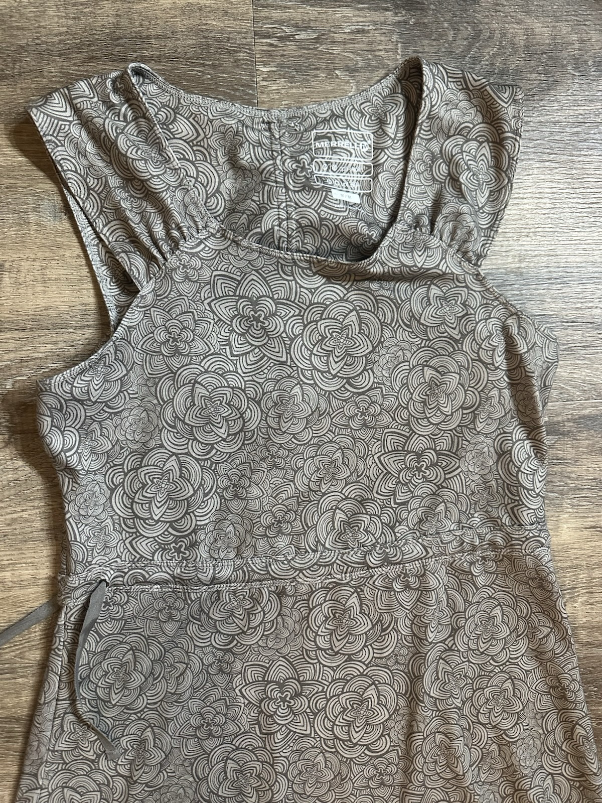 Merrell Dress Size M Gray Geometric Opti-wick UPF 50+ Vented Back Sheath