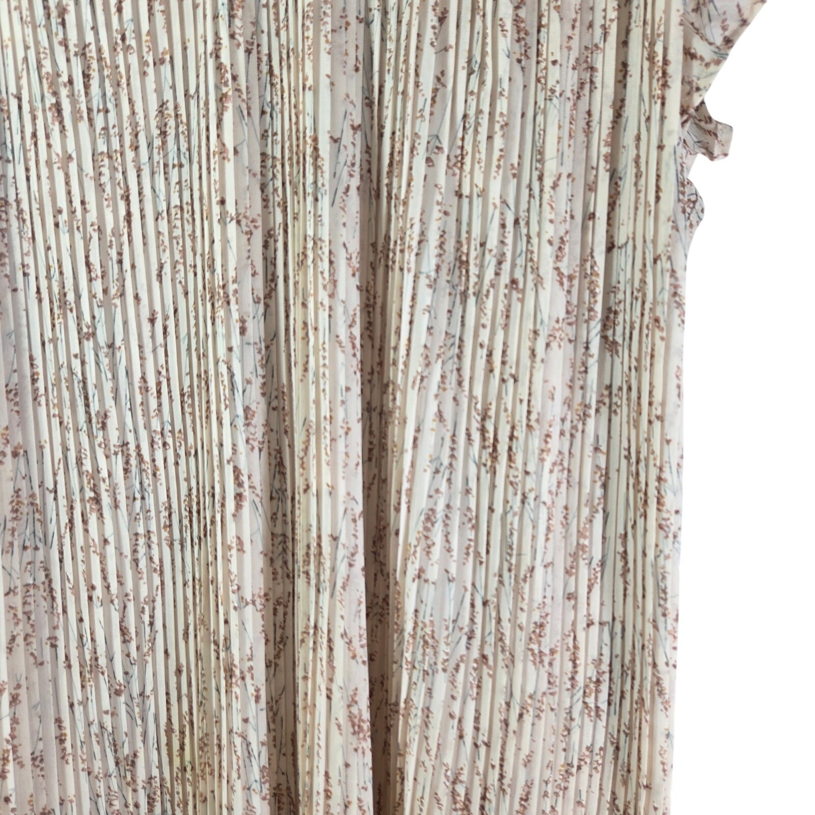 Saving Paige pleated ruffle sleeve knee length neutral floral dress Size medium