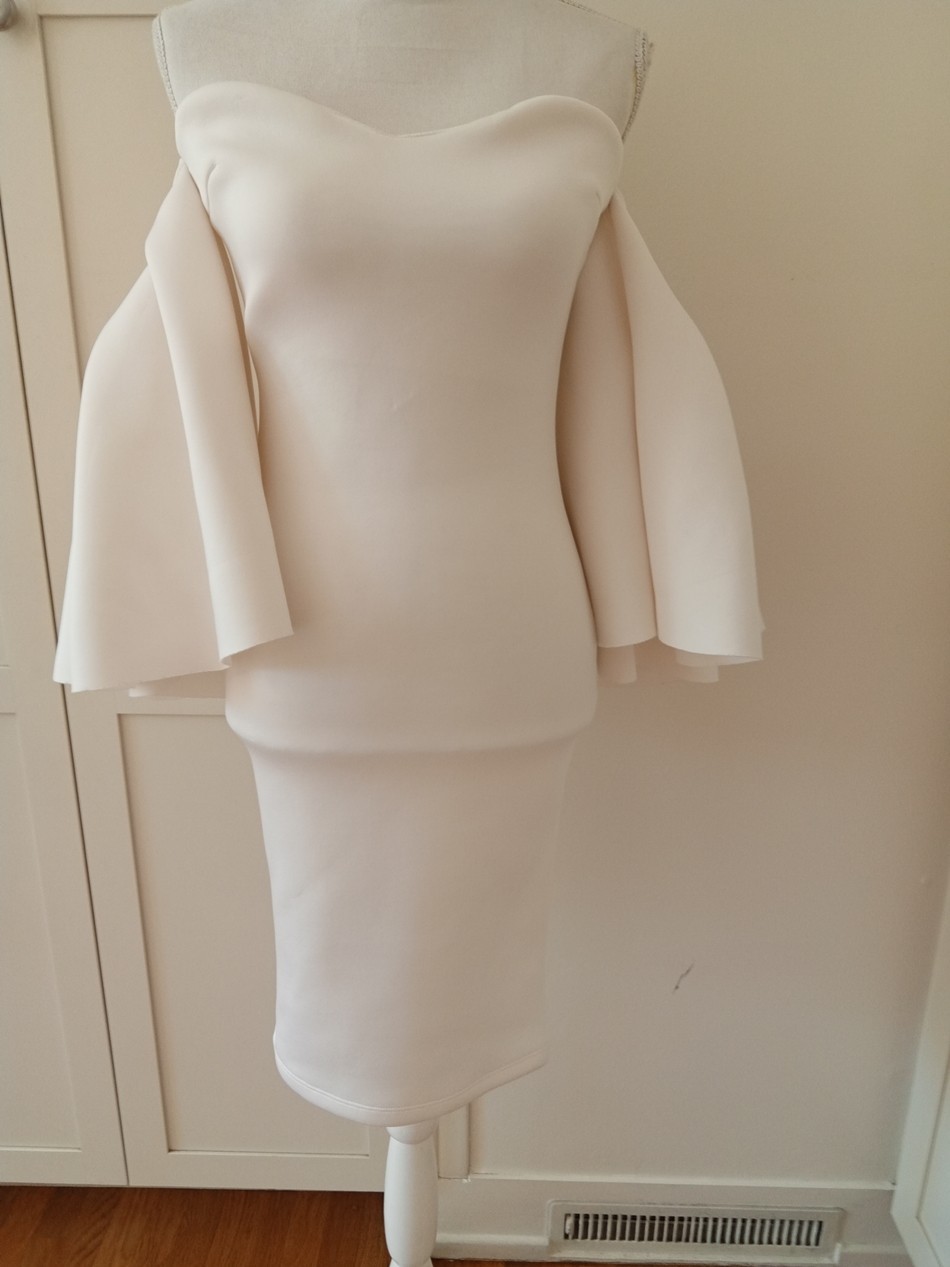 Donnee Par Dieu White Scuba Neoprene Oversized Flutter Sleeve Dress size Medium
