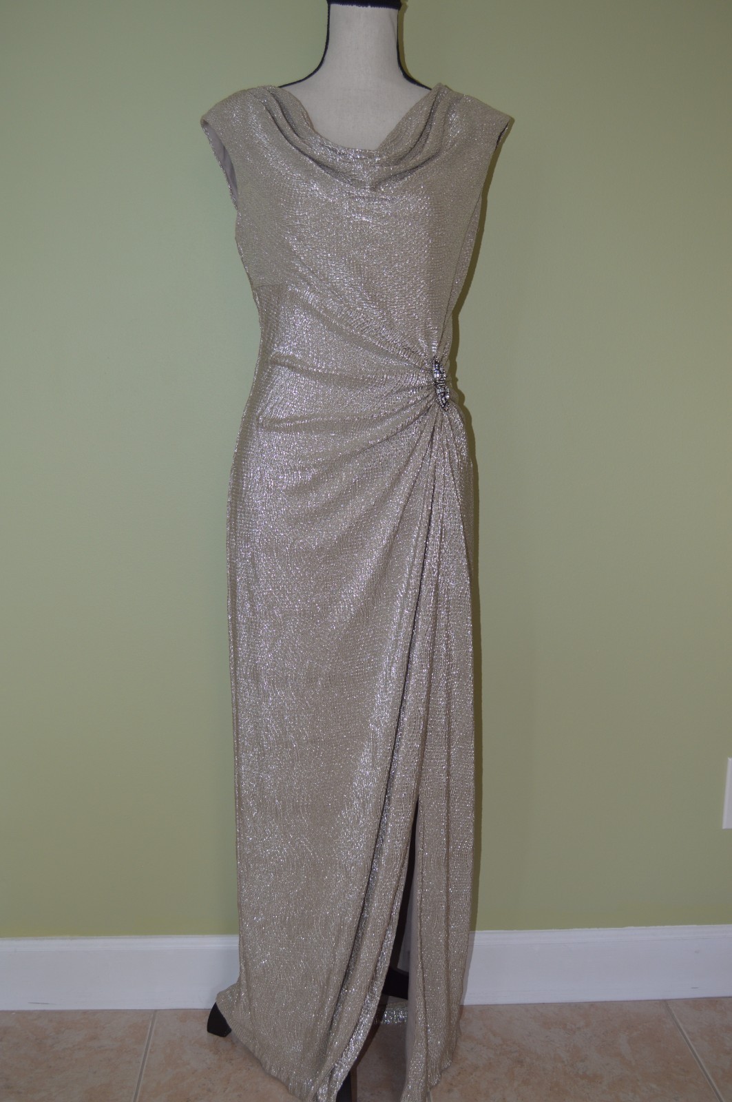Lauren Ralph Lauren Liliana Gold Metallic Ruched Evening Gown Art Deco Brooch 12