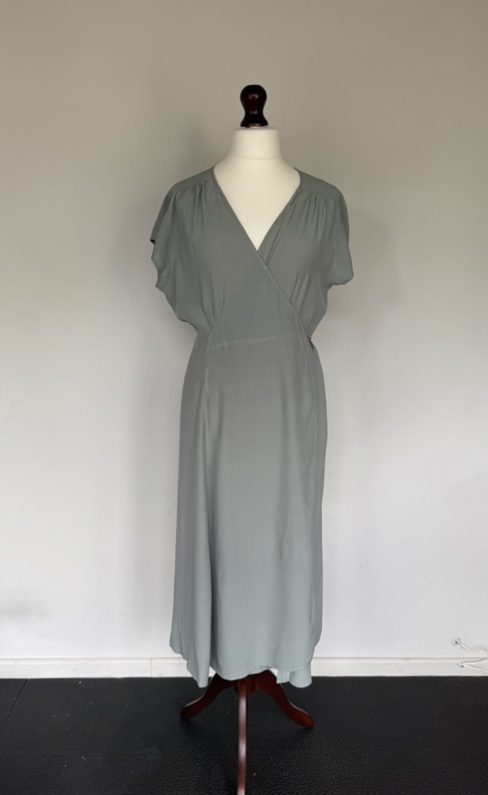 GAP Sage Green Wrap Midi Dress XL Short Sleeve Tie Waist