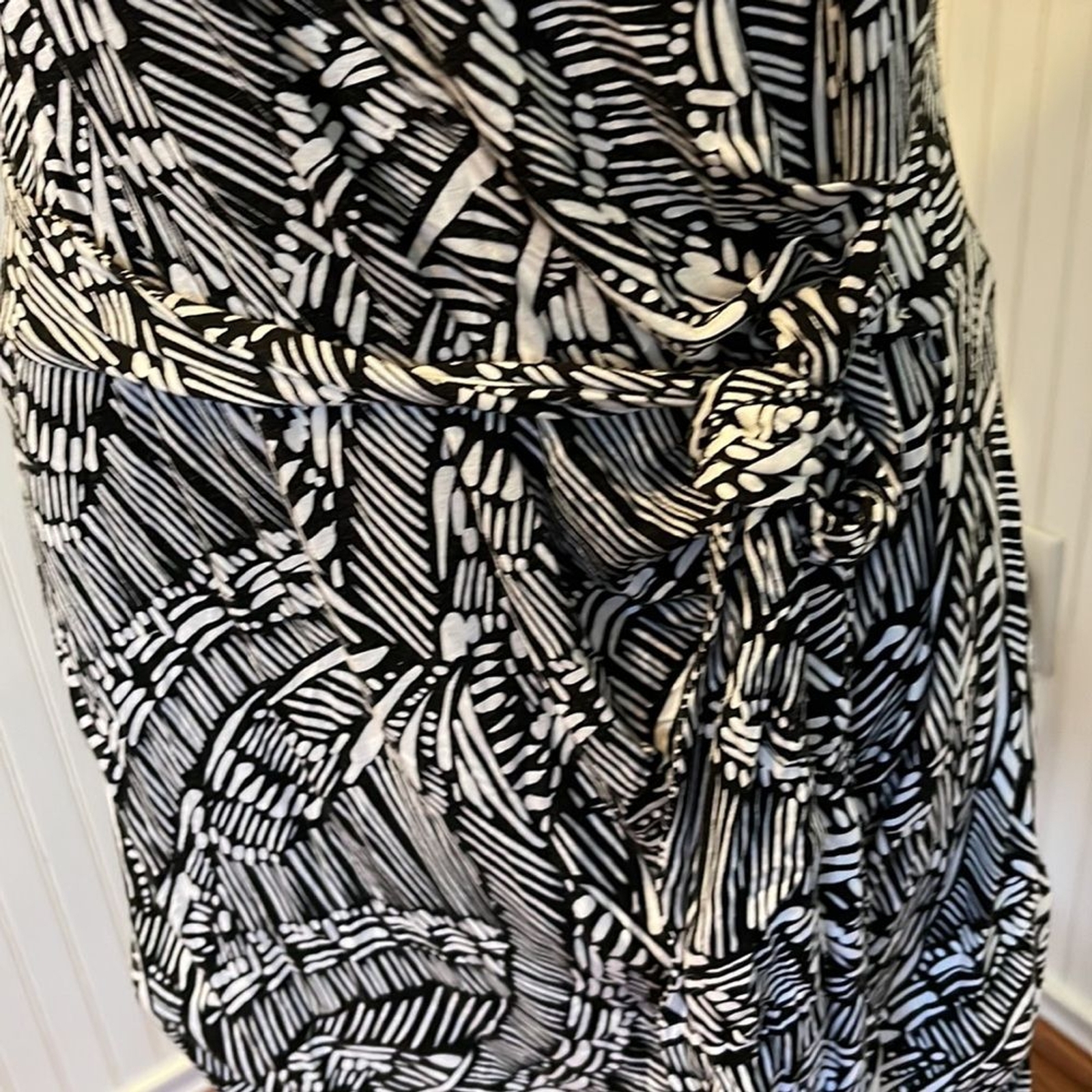 Spense Ladies black and white print sheath dress. Size large.