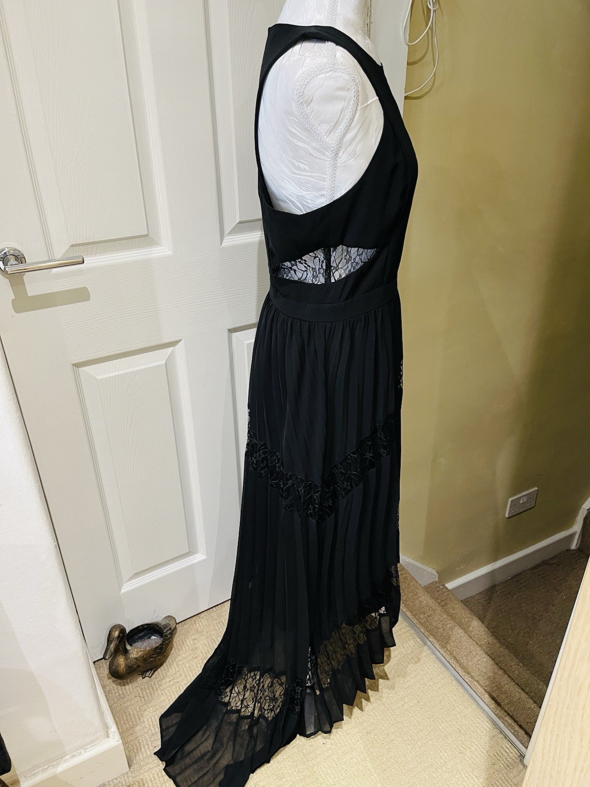 Adelyn Rae Black Lace Pleated Midi Dress Size M Sleeveless Evening Occasion
