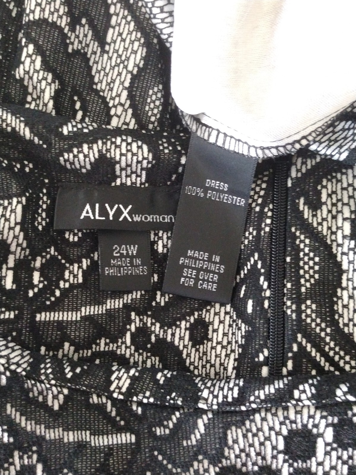 WOMAN ALYX OCCASION LACE KNEE DRESS Size 24W SHORT SLEEVE ZIPPER BLACK/WHITE