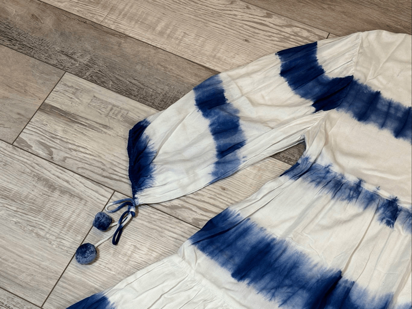 Simply Southern blue and white tie-dye knee length midi dress size L