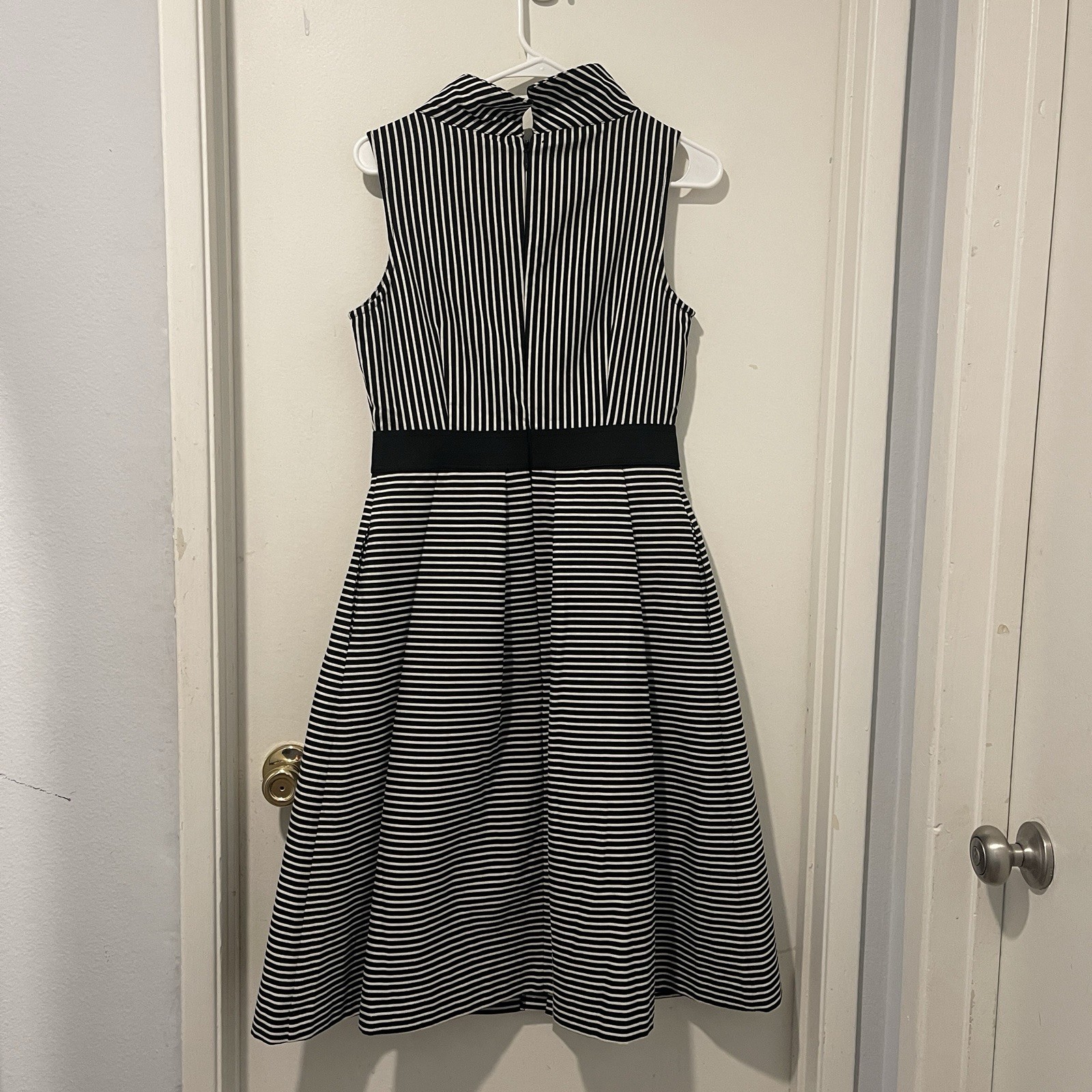 Eva Mendes For New York & Company Striped Black & White Dress – Small
