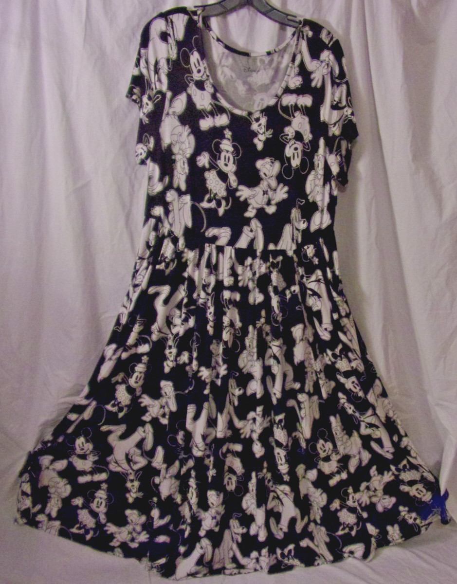 Disney Character Dress Size 2 Black/White Characters Rayon Blend VGC