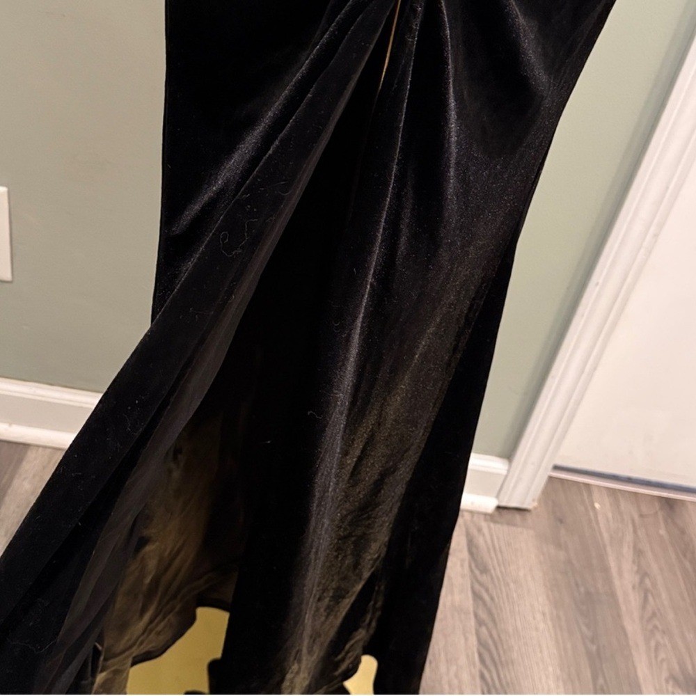 NWT- Stunning Invitation Black Velvet Ruched Sleeveless Dress