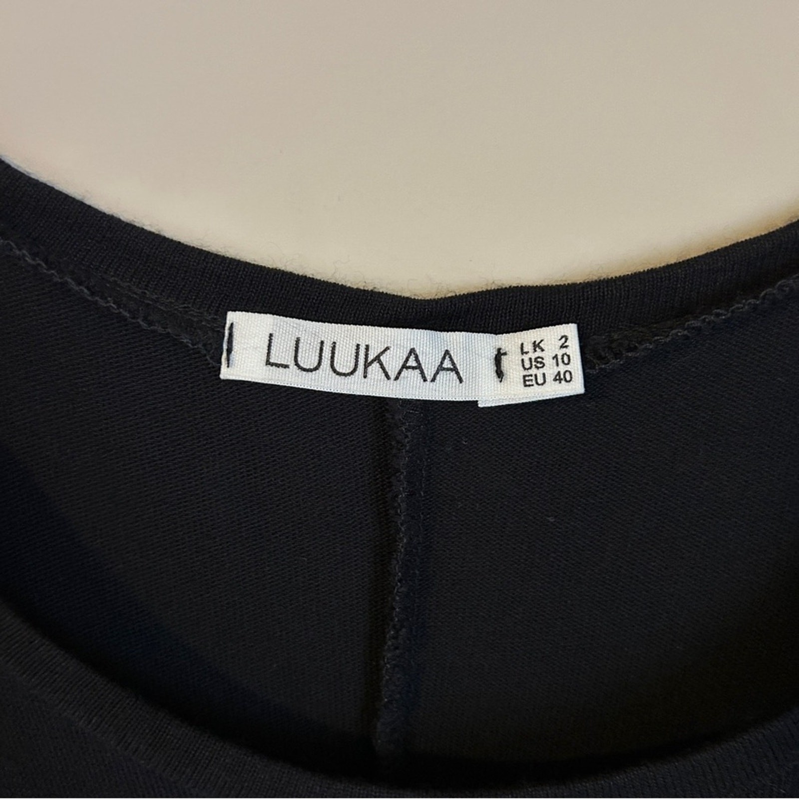 LUUKAA Black Scoop Neck Handkerchief Hem Sleeveless Stretchy Midi Dress Size 10